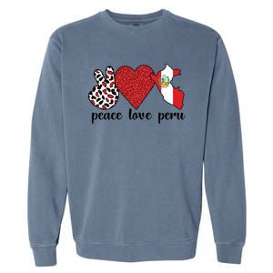 Love Peru Proud Peruvian Flag Peruvian Roots Meaningful Gift Garment-Dyed Sweatshirt