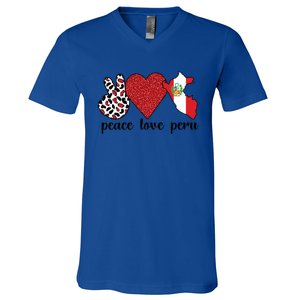 Love Peru Proud Peruvian Flag Peruvian Roots Meaningful Gift V-Neck T-Shirt