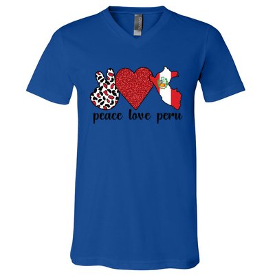 Love Peru Proud Peruvian Flag Peruvian Roots Meaningful Gift V-Neck T-Shirt