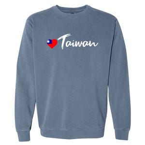 Love Taiwan Heart Country Flag Souvenir Gift Garment-Dyed Sweatshirt