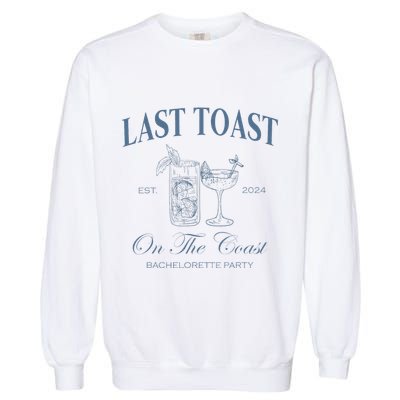 Last Toast On The Coast Bachelorette Party Beach Bridal Garment-Dyed Sweatshirt
