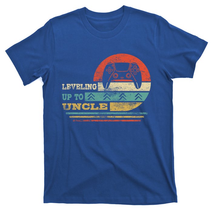 Leveling Up To Uncle Funny New Uncle Vintage Gamer Gift T-Shirt