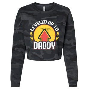 Leveled Up To Daddy Gift Fatherhood Birth Design Meaningful Gift Cropped Pullover Crew