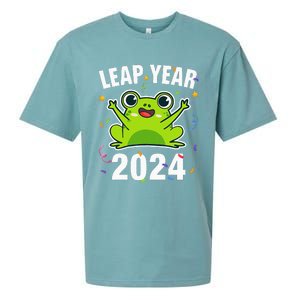 Leap Year 2024 Cute Frog Leap Day Birthday Sueded Cloud Jersey T-Shirt