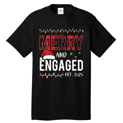 Merry And Engaged 2025 Red Plaid Matching Christmas Couple Tall T-Shirt