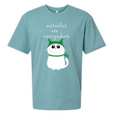 Miracles Are Everywhere Cute Xmas Cat Design Christmas Gift Sueded Cloud Jersey T-Shirt