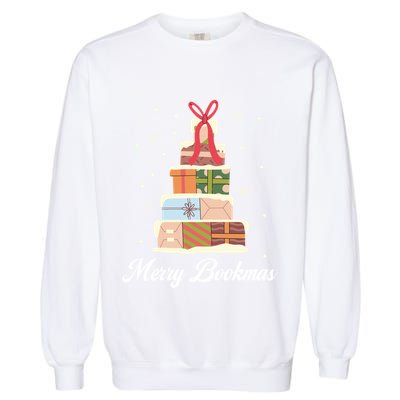 Merry Bookmas Books Pine Tree Funny Reading Lover Christmas Gift Garment-Dyed Sweatshirt