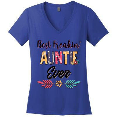 Mom Best Freakin Auntie Ever Floral Arcute Gift Meaningful Gift Women's V-Neck T-Shirt