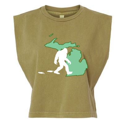 Michigan Bigfoot Hunter State Gift Garment-Dyed Women's Muscle Tee