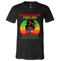 Messy Bun Juneteenth Breaking Chains Bandana Afro Sunglasses V-Neck T-Shirt