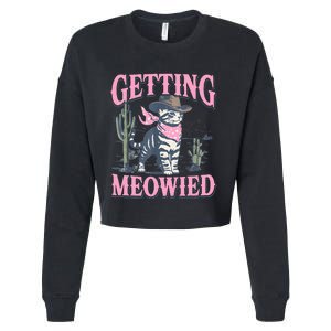 Meowdy Bachelorette Party Cowgirl Getting Meowied Cat Bride Cropped Pullover Crew