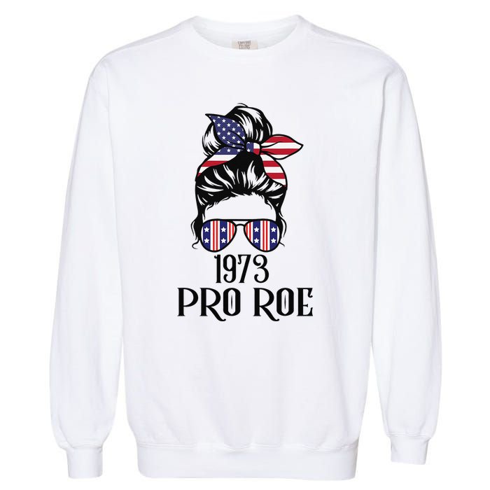 Messy Bun Pro Roe 1973 Pro Choice ’s Rights Feminism Garment-Dyed Sweatshirt