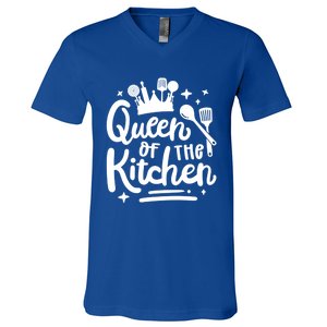 Mom Cooking Queen Of Kitchen Baking Kitchen Mom Mother's Day Gift V-Neck T-Shirt