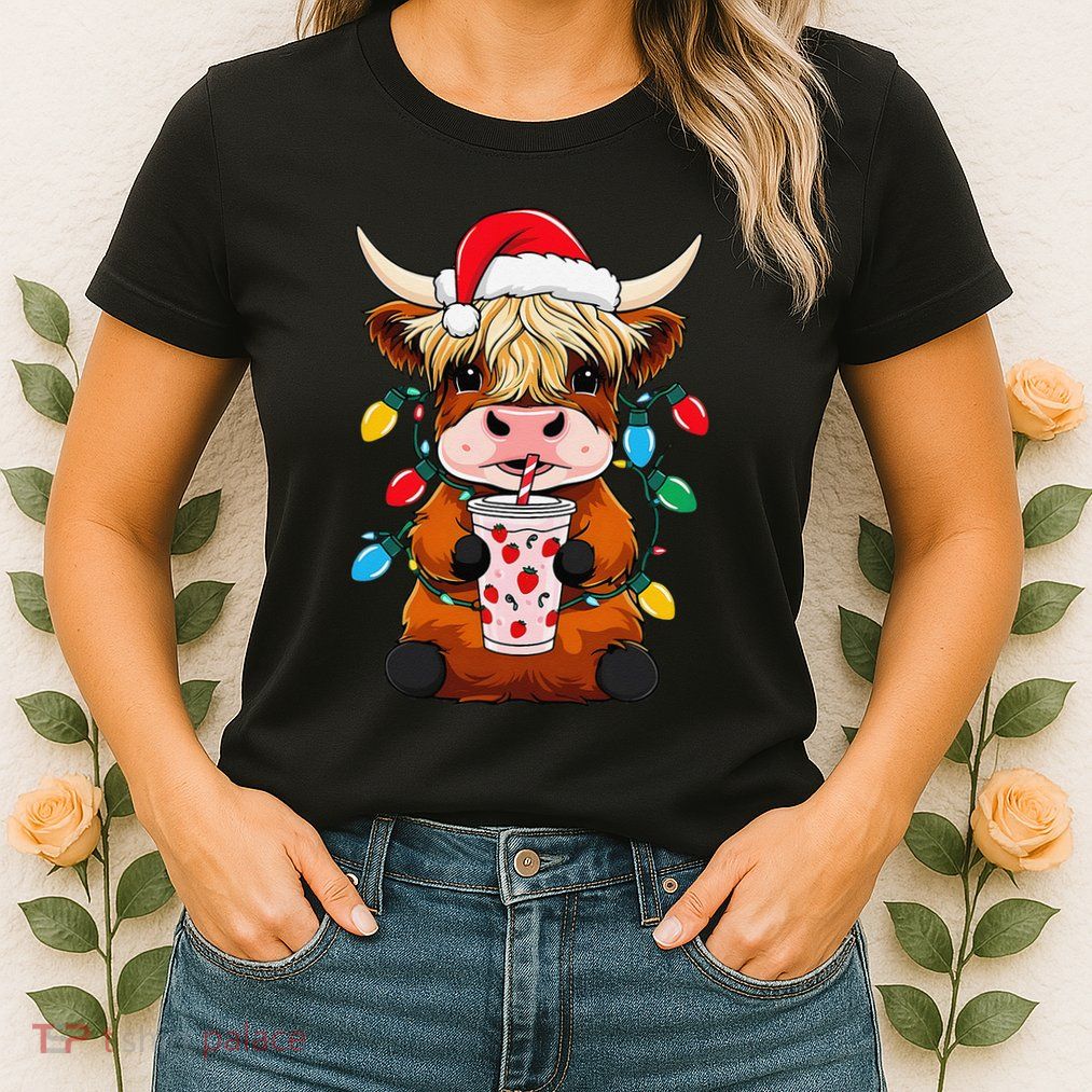 Merry Christmas Scottish Highland Cow Santa Hat Xmas Farm Womens T-Shirt