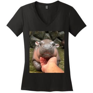 Moo Deng Bouncy Pig In Thai Picture The Cute Baby Hippo Moo Deng Lovers Women's V-Neck T-Shirt