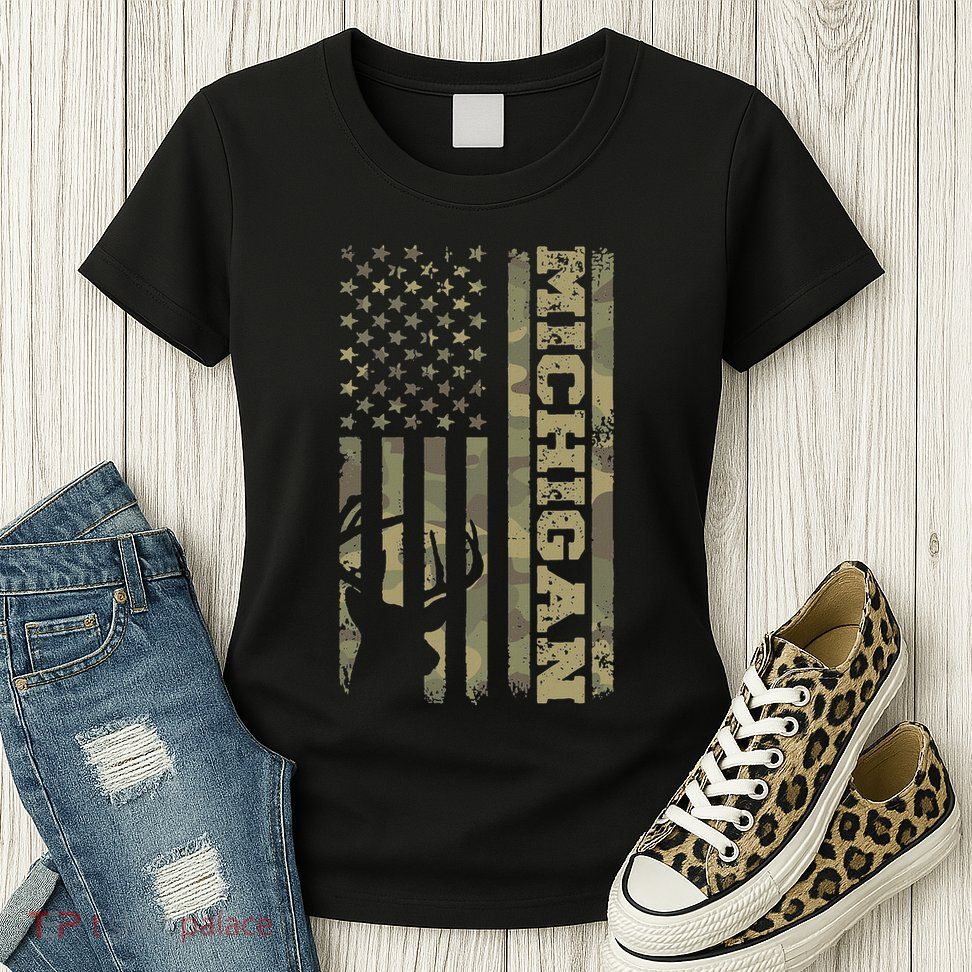 Michigan Deer Hunter Vintage Deer Hunting Camo Usa Flag Womens T-Shirt