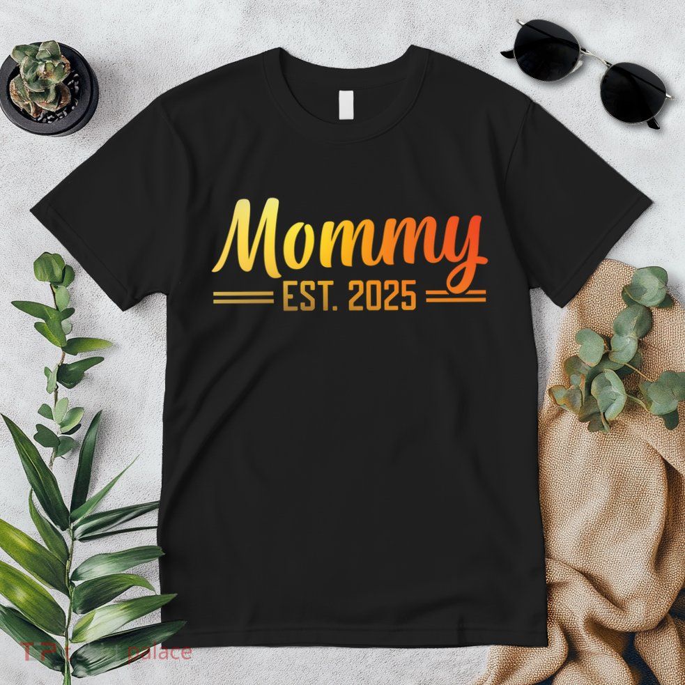 Mommy Est 2025 Expect Baby New First Mom Mama Mother's Day  Premium T-Shirt