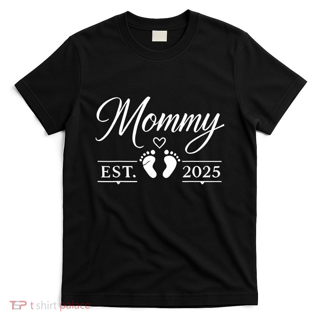 Mommy Est. 2025 Gift For New And Expecting Pregnant Moms T-Shirt