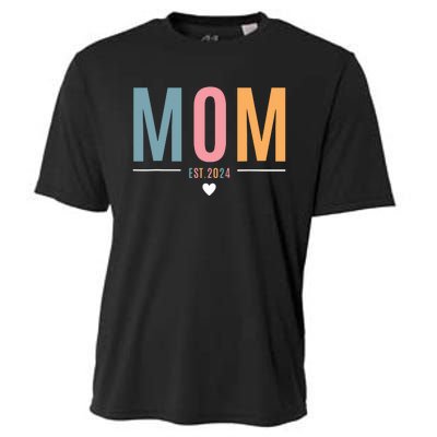 Mom Est 2024 Expect Baby 2024 Mother 2024 New Mama Mommy Cooling Performance Crew T-Shirt