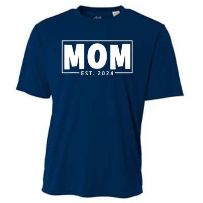 Mom Est 2024 Expect Baby 2024 Mother 2024 New Mom 2024 Cooling Performance Crew T-Shirt