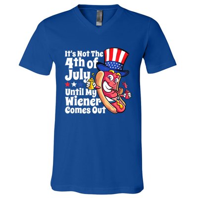 Mens Funny 4th Of July Hot Dog Wiener Comes Out Adult Humor Gift V-Neck T-Shirt