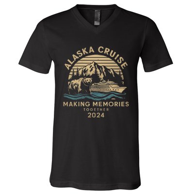 Matching Family Friends And Group Alaska Cruise 2024 V-Neck T-Shirt