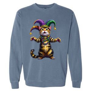 Meowdy Gras Cat Kitten Beads Mask Colorful Mardi Gras Party Garment-Dyed Sweatshirt