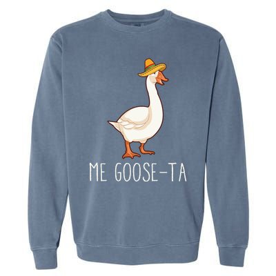 Me GooseTa Funny Mexican Spanish Goose Pun Classic Garment-Dyed Sweatshirt