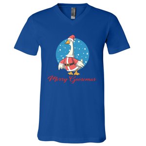 Merry Goosemas Funny Xmas Pun Santa Goose Lover Christmas Cool Gift V-Neck T-Shirt