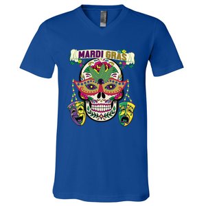 Mardi Gras Skull Cool Gift New Orleans Beads Masks Gift V-Neck T-Shirt