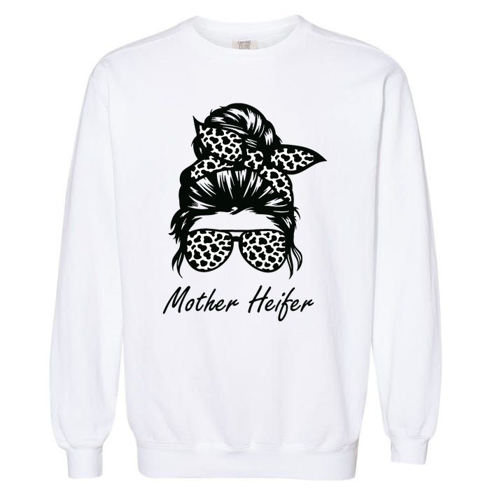 Mother Heifer Farmer Mom Cow Messy Bun Hair Bandana Cow Garment-Dyed Sweatshirt