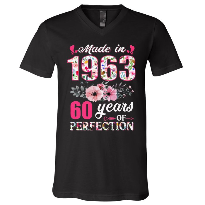 Made In 1963 Floral 60 Year Old 60th Birthday Gifts V-Neck T-Shirt