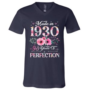 Made In 1930 Floral 93 Year Old 93th Birthday Gifts Women V-Neck T-Shirt