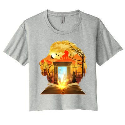 Magical Lion Book Reading Fan Women's Crop Top Tee