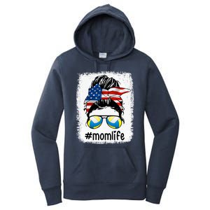 Mom Life Volleyball Mom American Flag Messy Bun Gift Women's Pullover Hoodie