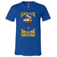 Mom Mom Bbq Grill Smoker And Barbecue Chef Gift V-Neck T-Shirt