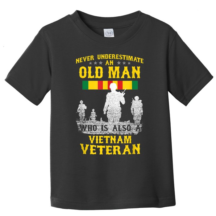 Mens Never Underestimate An OLD MAN Vietnam Veteran Gift Toddler T-Shirt