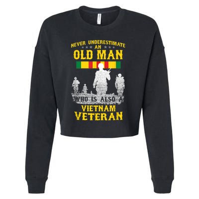 Mens Never Underestimate An OLD MAN Vietnam Veteran Gift Cropped Pullover Crew