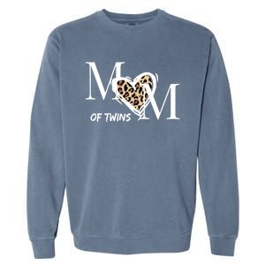 Mom Of Twins Who Loves Leopard Print Gift Garment-Dyed Sweatshirt