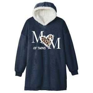 Mom Of Twins Who Loves Leopard Print Gift Hooded Wearable Blanket