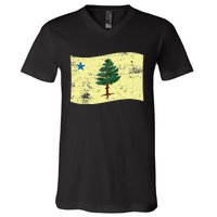 Maine Pine Tree Flag 1901 – First State Flag V-Neck T-Shirt