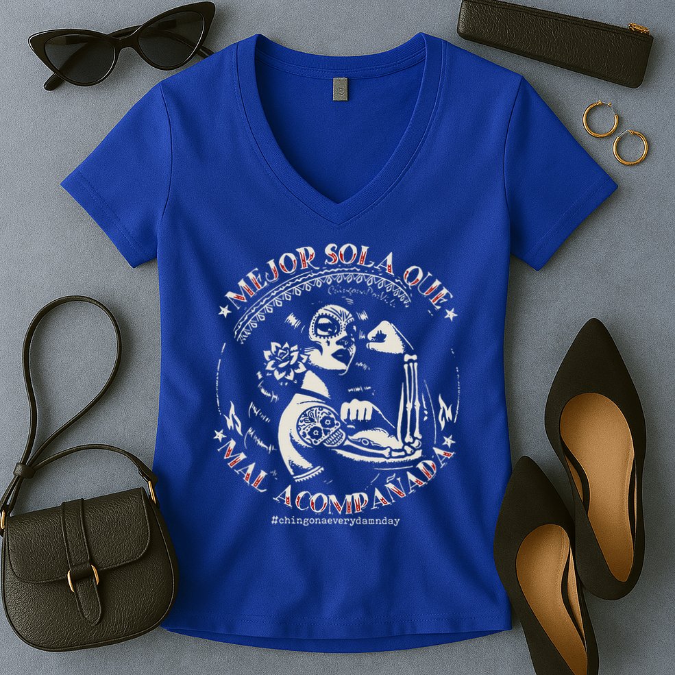 Mejor Sola Que Mal Acompañada Women's V-Neck T-Shirt