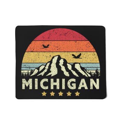 Michigan Shirt. Retro Style MI, USA Mousepad