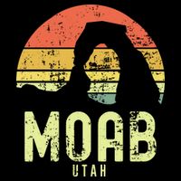 Moab Utah Vintage Sunset Arches Adventure Outdoors Meaningful T-Shirt