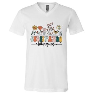 Maestra Wild Flowers Cultivando Bilingues Spanish Teacher V-Neck T-Shirt