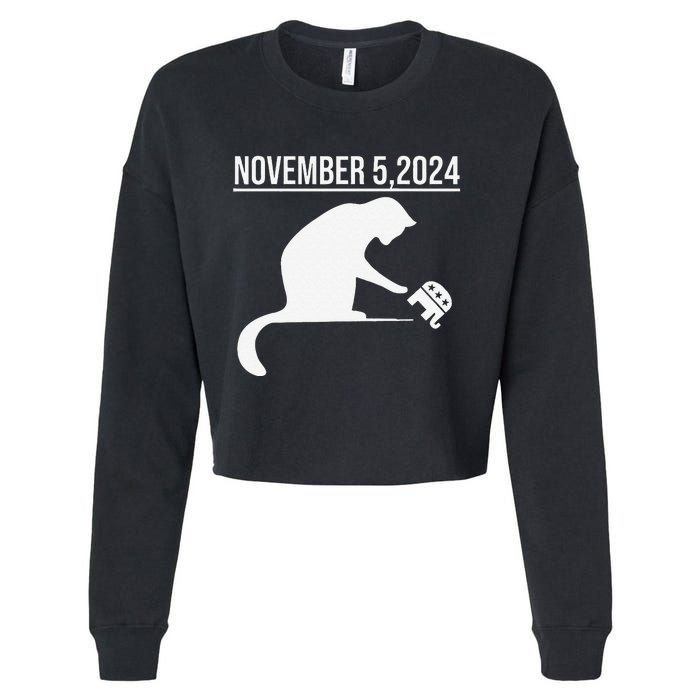 November 5 2024 The Revenge Of The Cat Ladies Cats Kamala Gift Cropped Pullover Crew