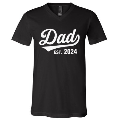 New Dad 1st Time Dad Est 2024 Promoted To Daddy V-Neck T-Shirt