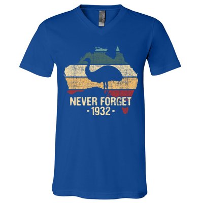 Never Forget 1932 Emu War Gift Emu Lover Zookeeper Gift V-Neck T-Shirt