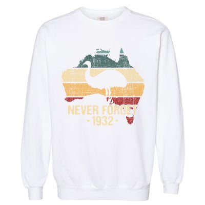Never Forget 1932 Emu War Gift Emu Lover Zookeeper Gift Garment-Dyed Sweatshirt