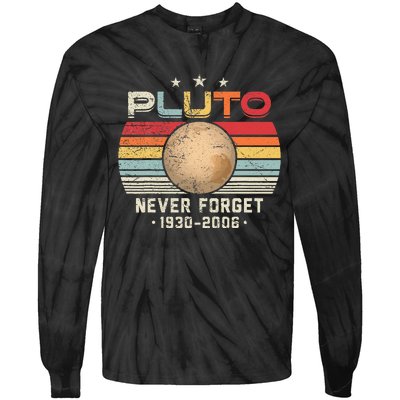 Never Forget Pluto Vintage Nerdy Astronomy Space Science Tie-Dye Long Sleeve Shirt